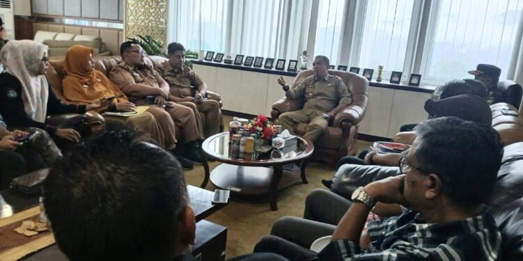 Prihatin Atas Musibah Meninggalnya Penambang Emas di Sungai Abu, Pjs Bupati Solok: Pengobatan Korban Luka Ditanggung Pemda