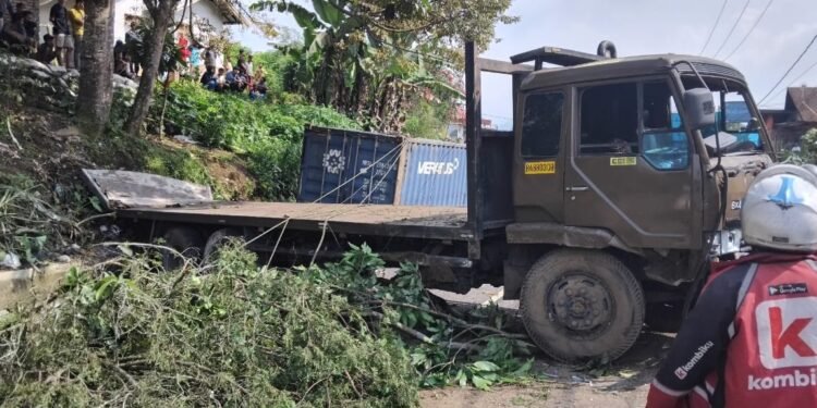 Truk  Alami Rem blong: Kecelakaan Beruntun di Turunan Panyalai Tak Terelakkan, 16 Orang Mengalami Luka-Luka