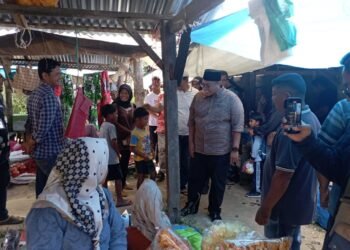 Blusukan ke Pasar Nagari Tajung Barulak, Cabup Tanah Datar Richi Aprian  Serap Aspirasi Warga