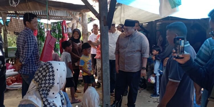Blusukan ke Pasar Nagari Tajung Barulak, Cabup Tanah Datar Richi Aprian Serap Aspirasi Warga
