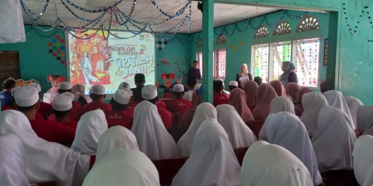 KPU Pasaman Goes To Pesantren: Nobar Film Tepatilah Janji Sembari Sosialisasi Pilkada 2024