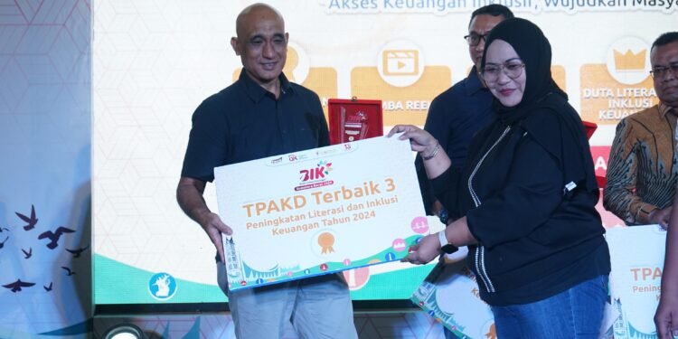 Pemkab Solok Raih Penghargaan Tiga Terbaik TPAKD di Sumatera Barat Tahun 2024