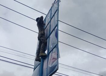 Memasuki Masa Tenang Kampanye, Tim Gabungan TNI, Polri dan Satpol PP Bersihkan APK Pilkada di Wilayah Kab. Solok