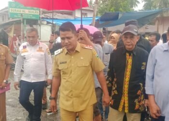 Wabup Jon Firman Pandu Masuk Pasar Muara Panas Pantau Harga Pangan Menjelang Tahun Baru 2025
