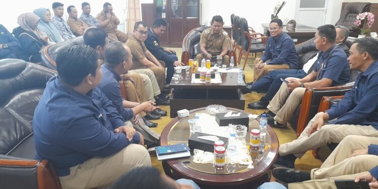 Tindak Lanjuti Proposal Pemkab Solok, PLN Segera Eksekusi Program Pemasangan Tiang Listrik Medio Januari