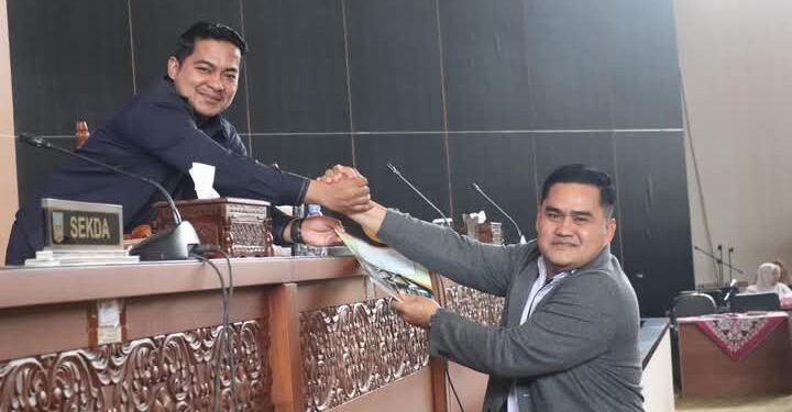 Tujuh Fraksi Jawab Pandangan Bupati Terkait  Ranperda Inisiatif DPRD Dharmasraya