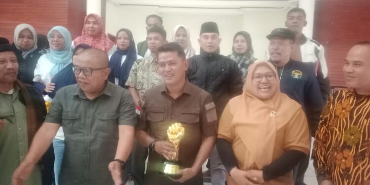 Wabup Solok Jon Firman Pandu Hadiri Syukuran Masyarakat Alahan Panjang Atas Prestasi Desa Wisata Danau Diateh