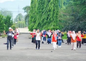 Senam Sehat dan Bantuan Sembako Meriahkan HUT DW Ke-25 Kabupaten Dharmasraya