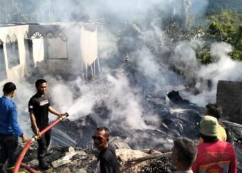 Kebakaran Landa Surian, Dua Unit Rumah dan Tiga Motor Ludes Terbakar