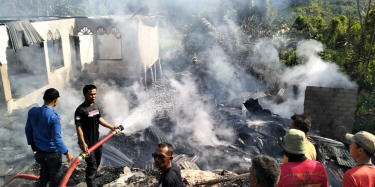Kebakaran Landa Surian, Dua Unit Rumah dan Tiga Motor Ludes Terbakar