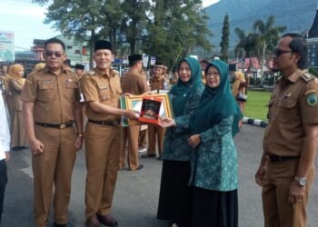 Serahkan Penghargaan, Bupati Sabar AS: Kabupaten Pasaman Daerah Surplus Pangan