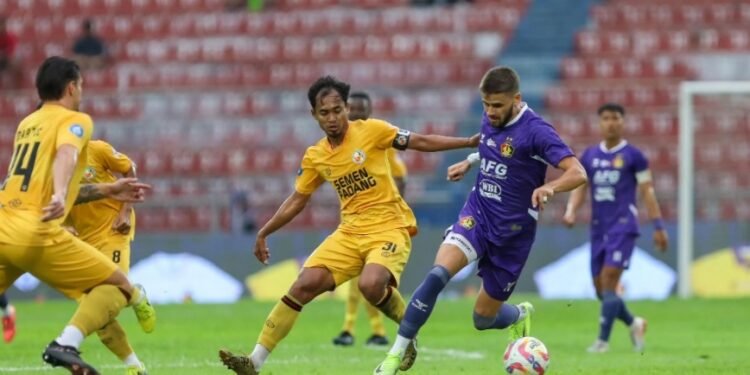 Gala Pagamo Kartu Merah, Semen Padang Disikat Persik Kediri 1-3
