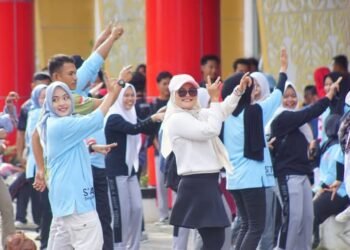 Senam Massal Meriahkan HUT ke-21 Kabupaten Dharmasraya Semarak