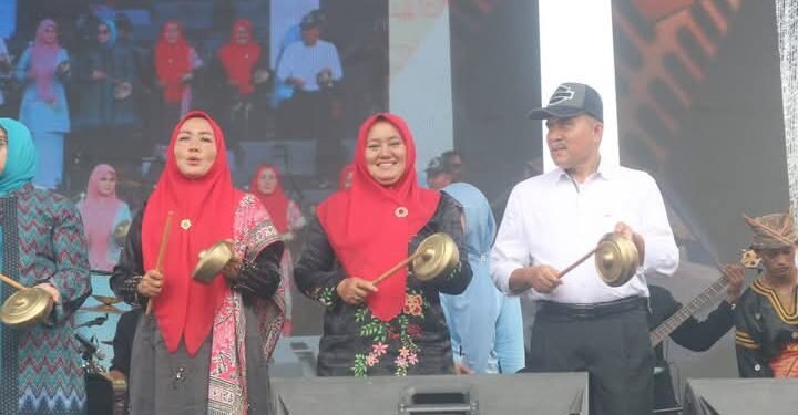 Talempong Pacik Pecahkan Rekor MURI Pada Peringatan Hari Jadi  Kabupaten Dharmasraya