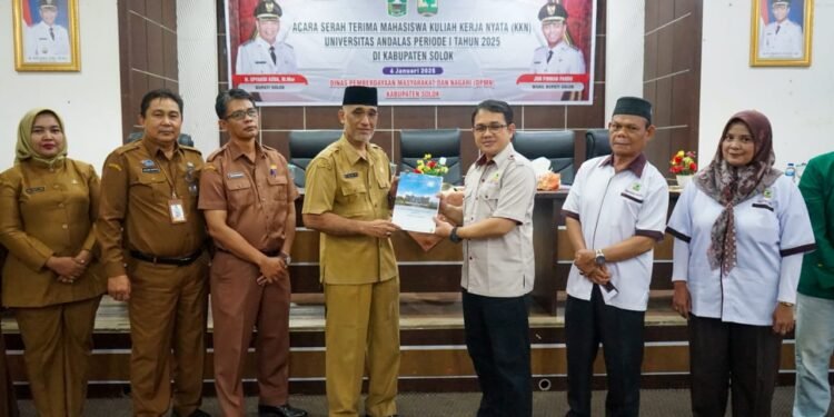 Lakukan KKN, Unand Padang Antarkan 428 Mahasiswa ke Kabupaten Solok  