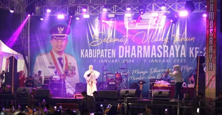 Semarak Malam Resepsi HUT  ke-21 Dharmasraya Bersama Rayola