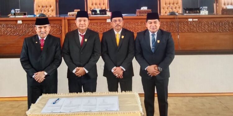 DPRD Dharmasraya Umumkan Penetapan Pasangan Calon Bupati dan Wakil Bupati Terpilih