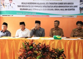Hadiri Musrenbang Kelurahan Laing, Wakil Ketua DPRD Kota Solok Amrinof Dias Minta Kantor Lurah  Dibangun Baru