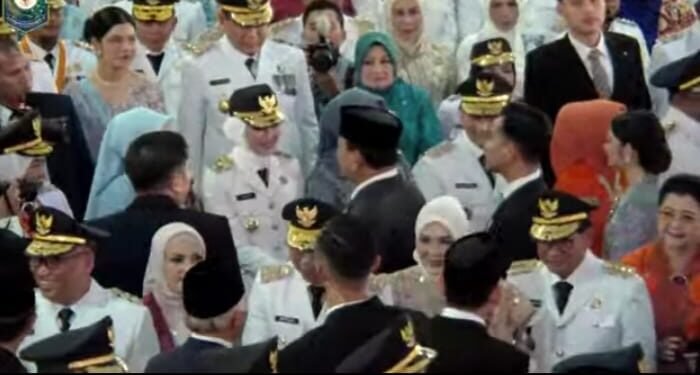 Jendral TNI Prabowo Subianto Lantik Annisa – Leliarni Jadi Bupati & Wakil Bupati Dharmasraya Periode 2025-2030