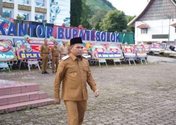 Perdana, Wabup H. Candra Pimpin Apel Gabungan di Lingkungan Pemkab Solok