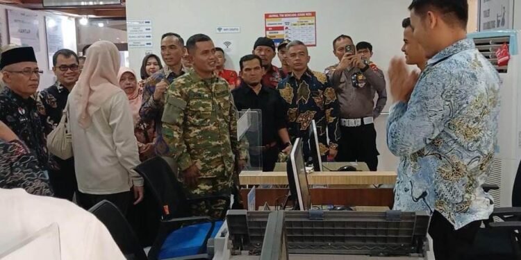 Lakukan Monitoring, Bupati dan Wakil Bupati Solok Puas Terhadap Kualitas Pelayanan Publik di MPP Kabupaten Solok