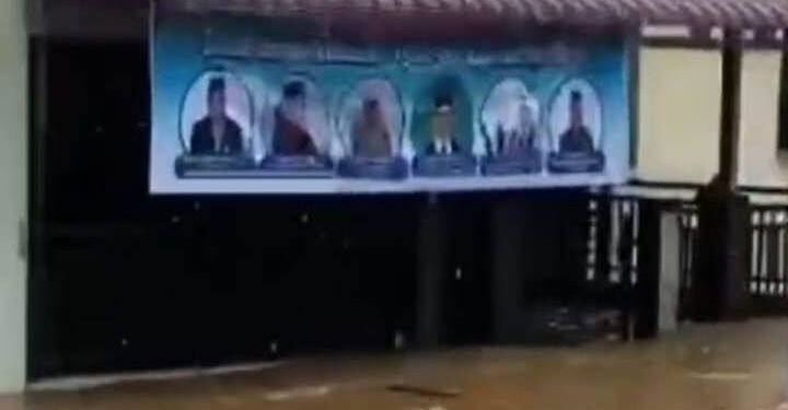 Sejumlah Nagari di Kepung Banjir, Bupati Dharmasraya Respon Cepat Atasi Pemukiman Warga