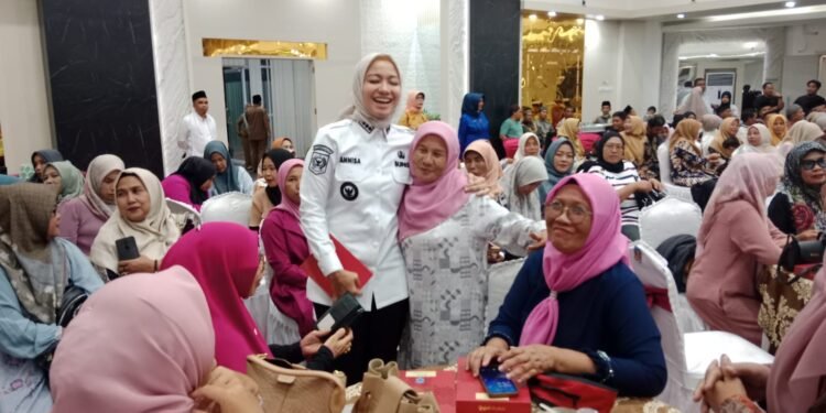 Annisa – Leli Gelar Buka Bersama Tim Sukses Serta Relawan Dapil 1 dan  2 Dharmasraya
