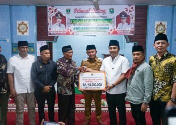 Kunjungi Nagari Pasilihan, Wagub Vasco Ruseimy Serahkan Bantuan Masjid Rp 50 Juta