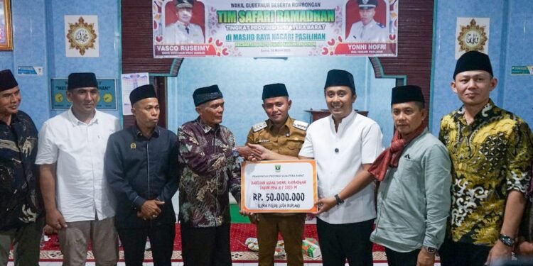 Kunjungi Nagari Pasilihan, Wagub Vasco Ruseimy Serahkan Bantuan Masjid Rp 50 Juta
