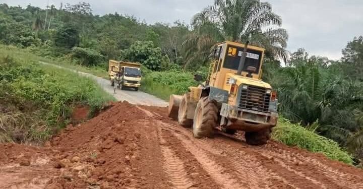Sempat Putus Akibat Banjir, Akses Jalan Penghubung Bukik Lantak Kembali Normal