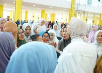 Ribuan Masyarakat Dharmasraya Ikuti Shalat Id Bersama Bupati dan Wabup Perempuan Pertama di Sumbar