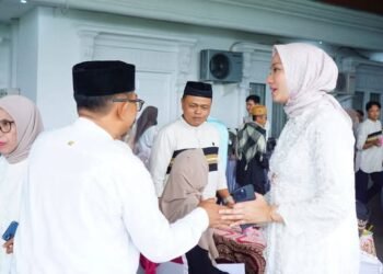 Bupati dan Wabup Dharmasraya Gelar Open House Dikediamannya