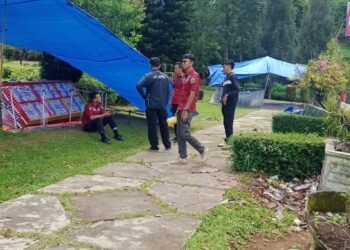 Persuasif,  Satpol PP Kabupaten Solok Lakukan Penertiban PKL di Taman Tugu Ayam dan RSUD Arosuka