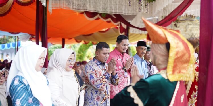 Semarak, Perpisahan Siswa dan Guru Purnabakti SMAN 1 Kubung Dihadiri Bupati Solok