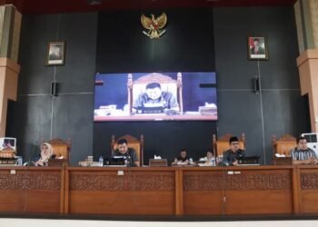 Wabup Leliarni Jawab Pandangan Umum Fraksi DPRD Dharmasraya Tentang Ranperda Pajak dan Retribusi