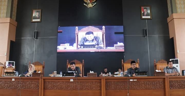 Wabup Leliarni Jawab Pandangan Umum Fraksi DPRD Dharmasraya Tentang Ranperda Pajak dan Retribusi