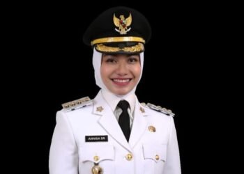 LAPOR KAK ANNISA: Bupati Dharmasraya Buka Layanan Pengaduan Langsung Melalui Whatsapp Pribadi