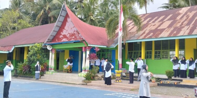 Khidmat, MAN 2 Solok Gelar Upacara Hari Kebangkitan Nasional 2025