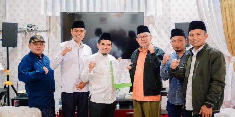 Masyarakat Aie Dingin Serahkan Surat Pembebasan Lahan Pembangunan Jalan Alternatif, Kinerja Wabup Candra Membanggakan