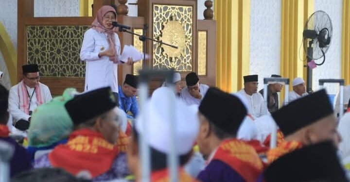 182 JCH Kabupaten Dharmasraya Dilepas Wabup Leliarni Menuju Tanah Suci