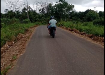 PT X Dareh Bantu Warga Membuat Jalan Usaha Tani