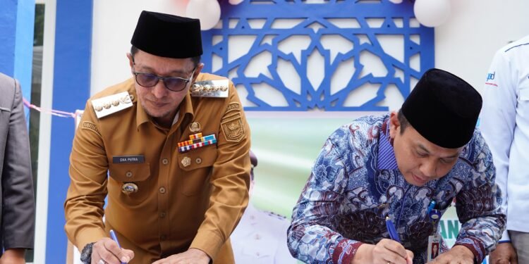 Pembangunan Rampung, Dirut Bank Nagari Serahkan Gedung MUI Tanah Datar kepada Bupati Eka Putra