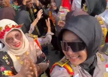 Pawai Alegoris Meriah, Siswa SMA Taruna Sumatera Barat Tampil Atraktif Dihadapn Wabup Dharmasraya 