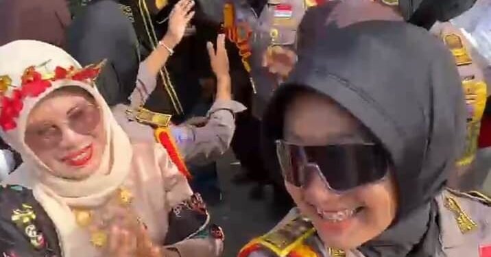 Pawai Alegoris Meriah, Siswa SMA Taruna Sumatera Barat Tampil Atraktif Dihadapn Wabup Dharmasraya