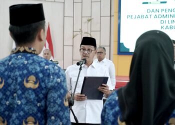 Lantik Pejabat Administrator dan Pengawas, Bupati Khairunas Sebut Tidak Ada Unsur Kedekatan atau Suka Tidak Suka