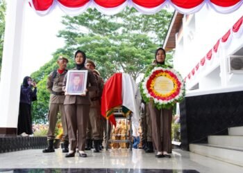 Suasana Duka Lepas Jenazah Alfian Jamrah, Bupati Eka Putra  Sebut Almarhum Sosok Pamong Senior yang Cerdas dan Rendah Hati
