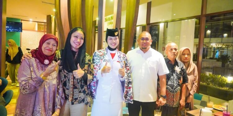 Lulu Athul Faudah, Anggota Paskibraka Nasional Pulang ke Dharmasraya, Anggota DPRRI Andre Rosiade dan Bupati Annisa Tunaikan Janji 