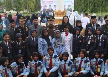 Usai Upacara Hari Pahlawan dan HKN 2025, Bupati dan Wabup Dharmasraya Dukung Potensi SMA Taruna Sumatera Barat