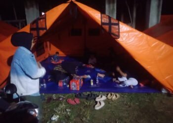 Bukit Limbang Gantung Ciri Retak 150 Meter, Sebanyak 210 Warga Bermukim di Kaki Bukit Diungsikan