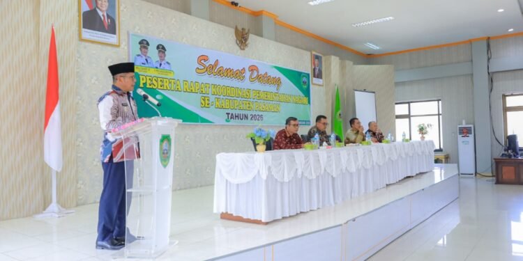 Pimpin Rakor Pemnag, dalam Raut Kecewa Bupati Pasaman Soroti Masalah Disiplin Perangkat Nagari